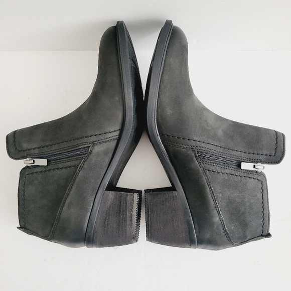 NEW Clarks Leather Ankle Bootie Size 9 - Picture 6 of 8